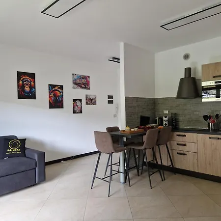 84 House * Finale Ligure