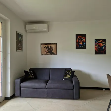 84 House Apartment