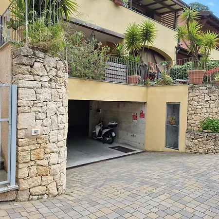 84 House Apartment *